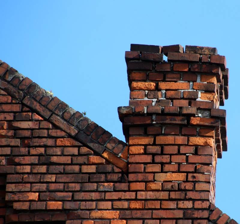 Signs Your Arbutus Home Needs a Chimney Inspection Damaged chimney on an Arbutus home showing cracks and missing mortar